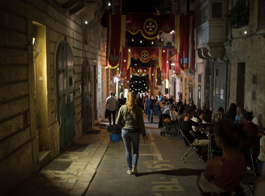 Dans les rues, le soir de la nuit blanche