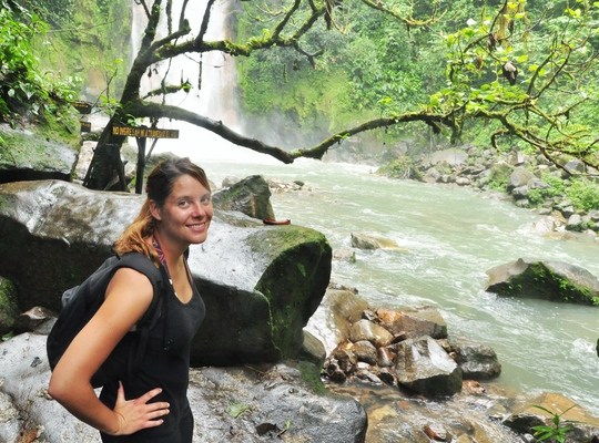 Devant la rivière, Rio celeste, Costa Rica