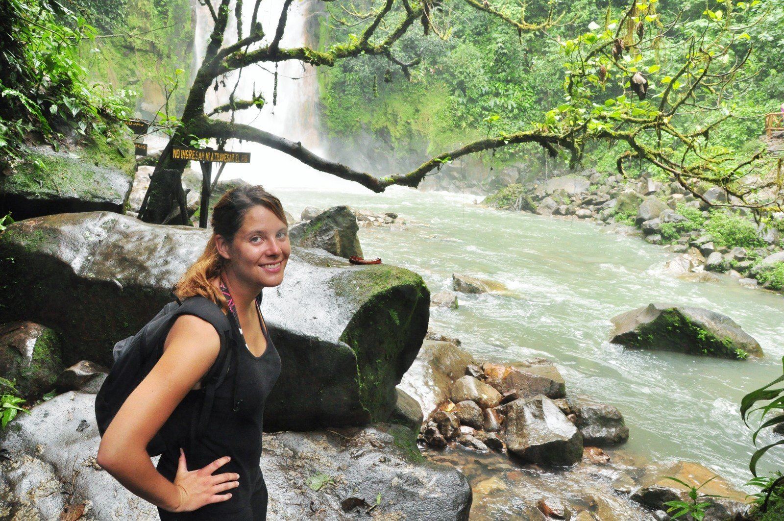 Devant la rivière, Rio celeste, Costa Rica Devant la rivière, Rio celeste, Costa Rica