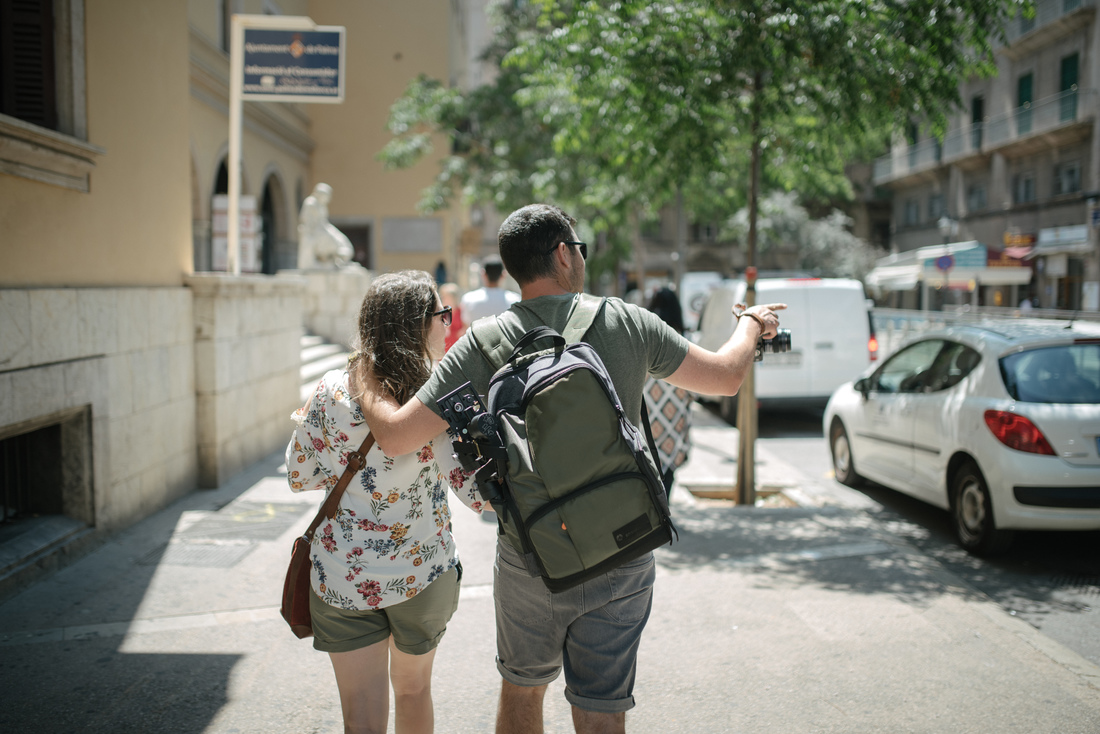 Eloise et Luc dans les rues de Palma de Majorque 