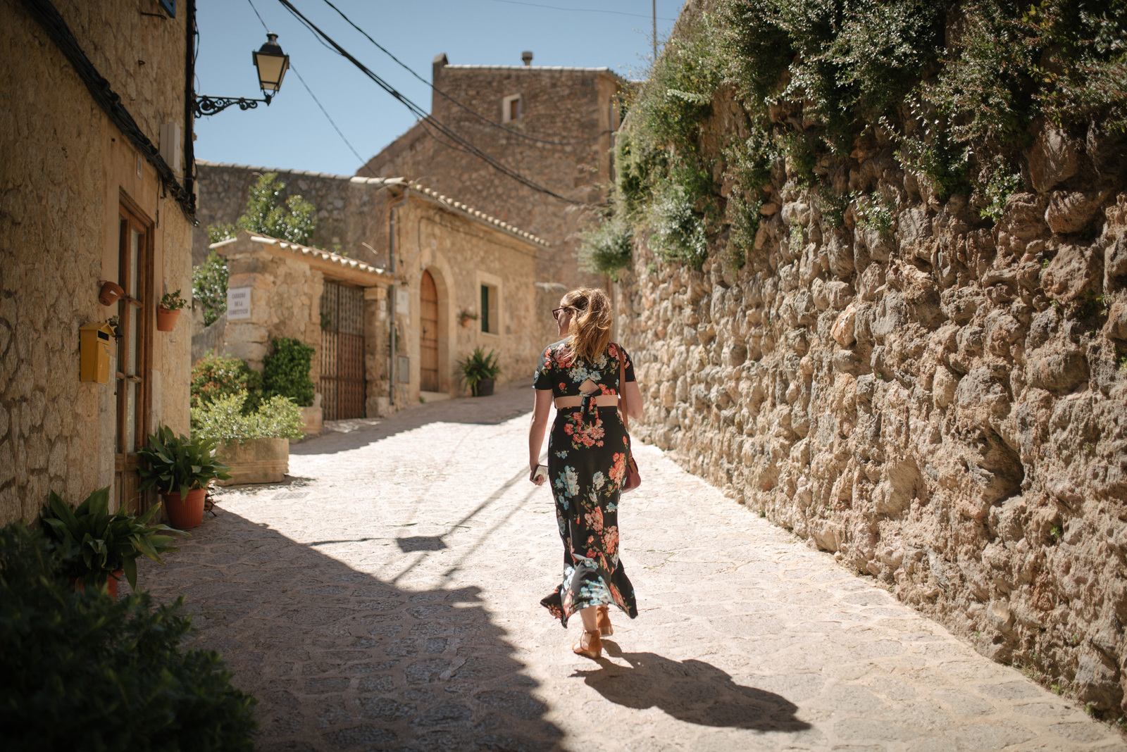 Manue dans les rues de Valldemossa Manue dans les rues de Valldemossa