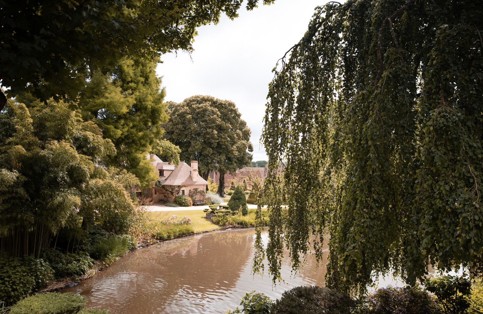 Saule, jardins d'Apremont