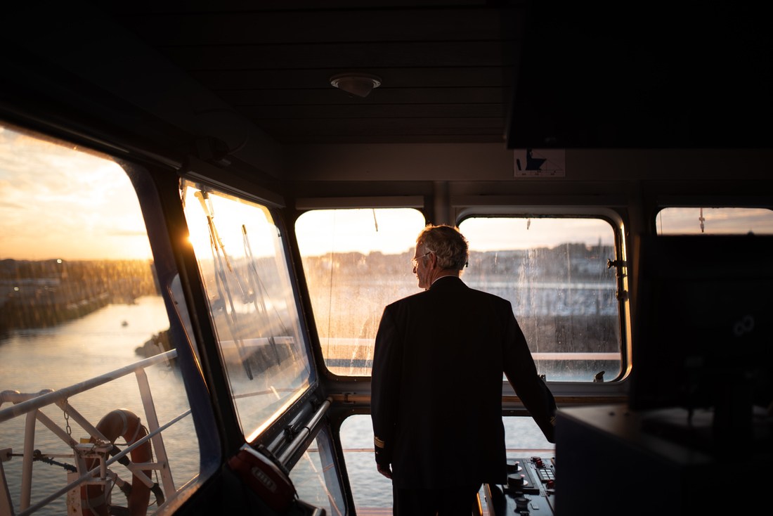 Le capitaine du ferry, à l'arrivée à Saint Malo