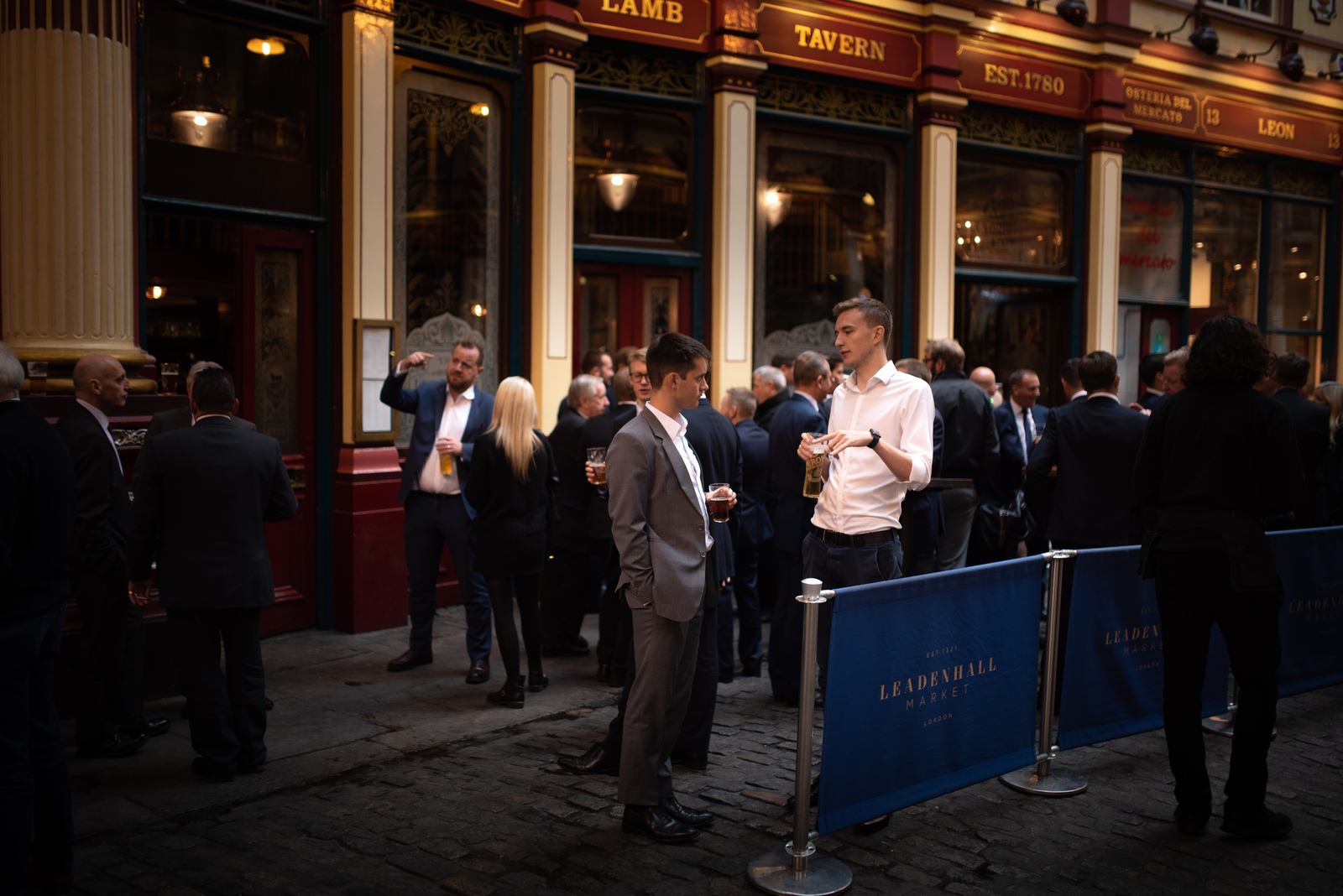 Business man en pause déjeuner Business man en pause déjeuner