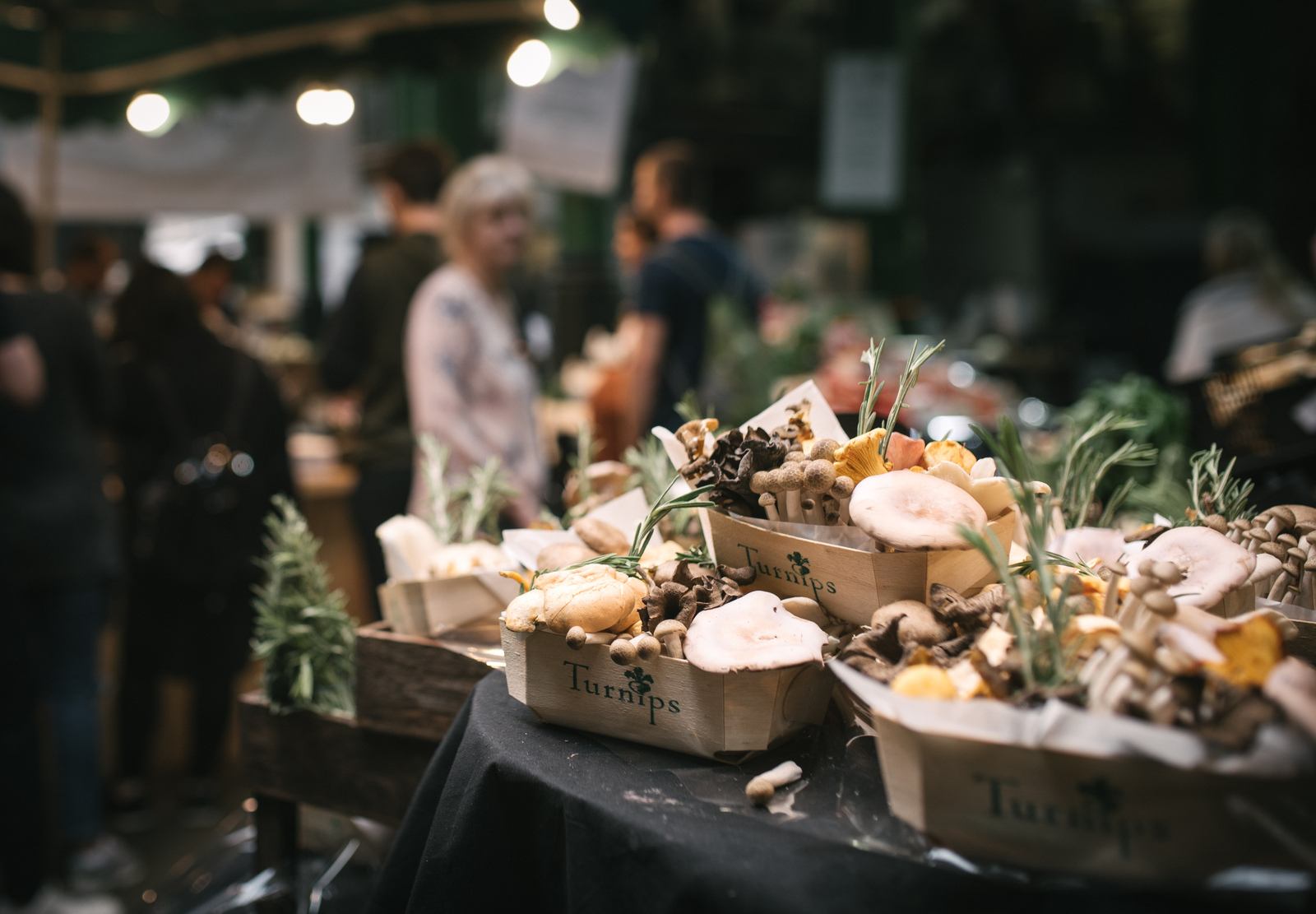 Stand de champignons, turnips Stand de champignons, turnips