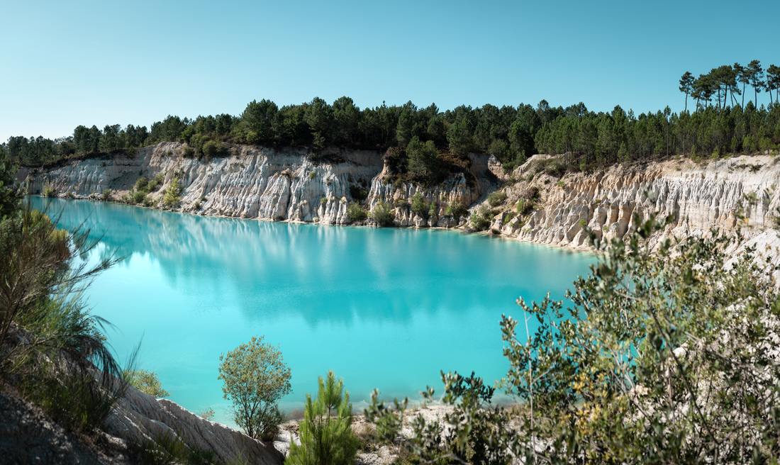 Le bleu du lac de Guizangeard