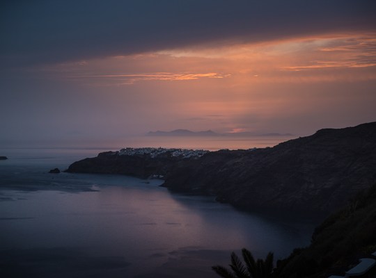 Dégradé de rouge et rose à Santorin