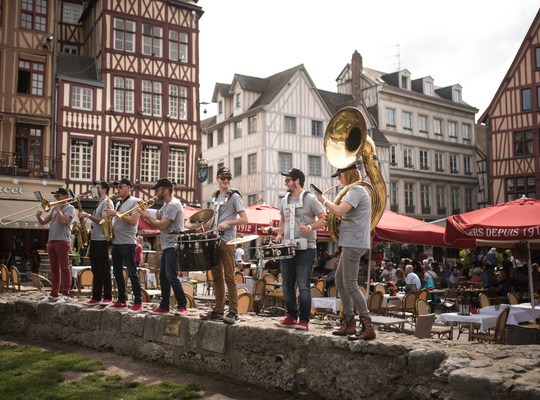 Pendant ce temps sur la place du vieux marché