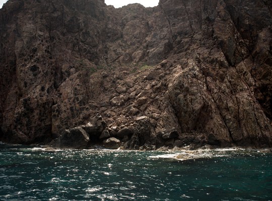 Les roches de Milos, vue depuis le bateau